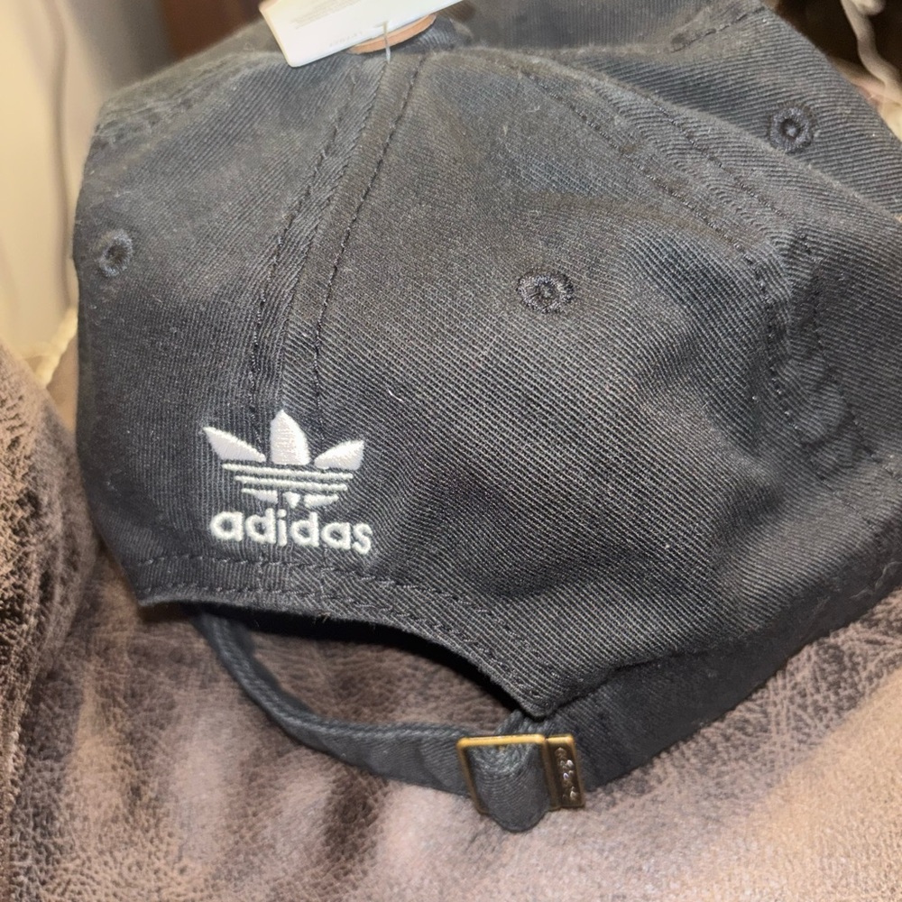 Adidas Classic Black Cap with White Logo - Picture 2 of 5